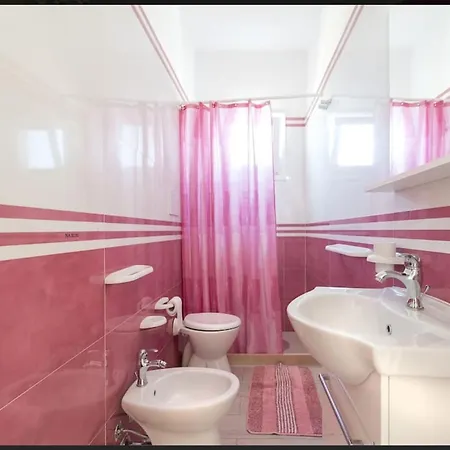 公寓 Bellissimo Appartamento Con Patio - Pink 切萨雷奥港